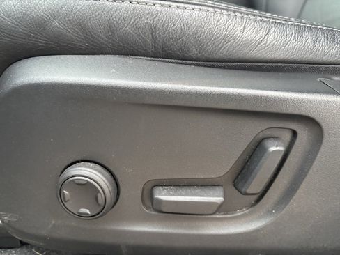 Certified 2023 Volvo XC40 B5 Plus w/ Driver Assist Package image 19