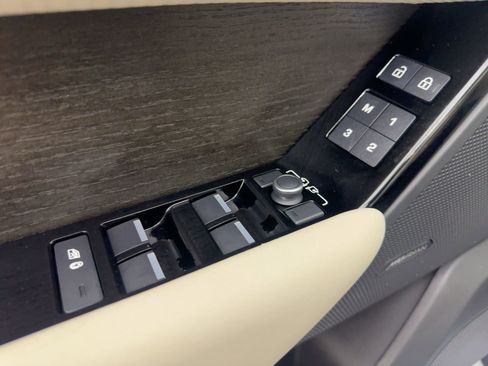 Used 2023 Land Rover Range Rover Velar R-Dynamic S image 40