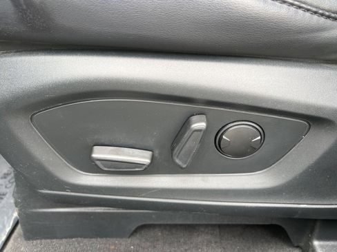 Used 2022 Ford Explorer XLT w/ Equipment Group 202A image 15