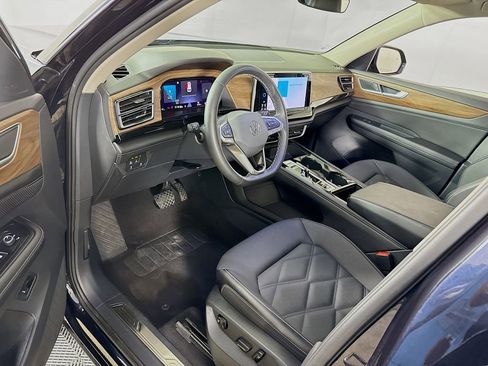 Used 2024 Volkswagen Atlas SE image 24