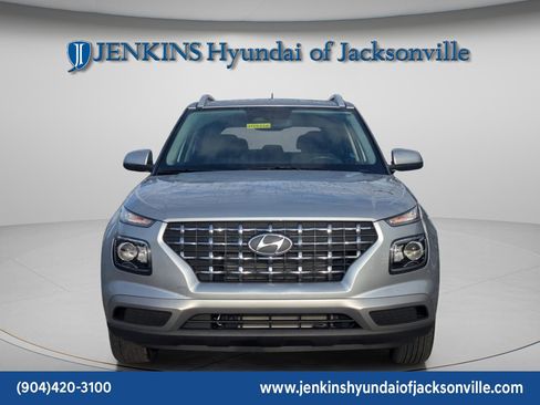 Certified 2024 Hyundai Venue SEL image 8