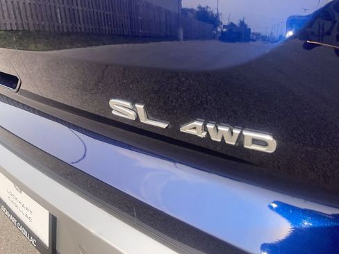 Used 2024 Nissan Pathfinder SL AWD/4WD image 12