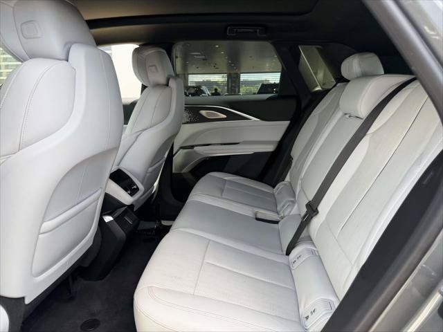 Used 2023 Cadillac Lyriq 2WD image 16
