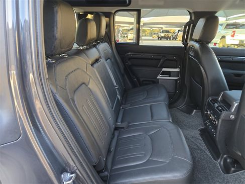 Used 2022 Land Rover Defender 110 S image 31