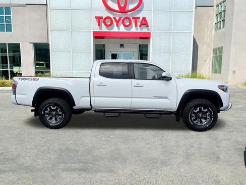 Used 2021 Toyota Tacoma TRD Off-Road w/ Technology Package image 9