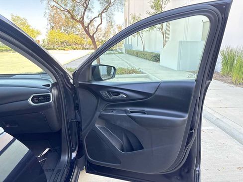 Used 2020 Chevrolet Equinox LT FWD image 16