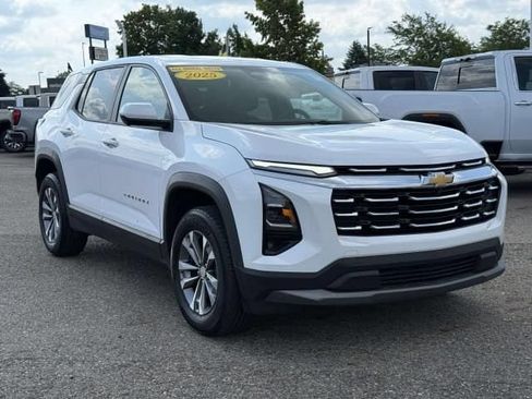 Used 2025 Chevrolet Equinox LT w/ Safety and Technology Package AWD/4WD image 4