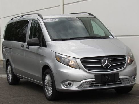 Used 2023 Mercedes-Benz Metris Passenger image 2