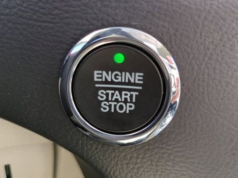 Used 2020 Ford Edge Titanium image 27