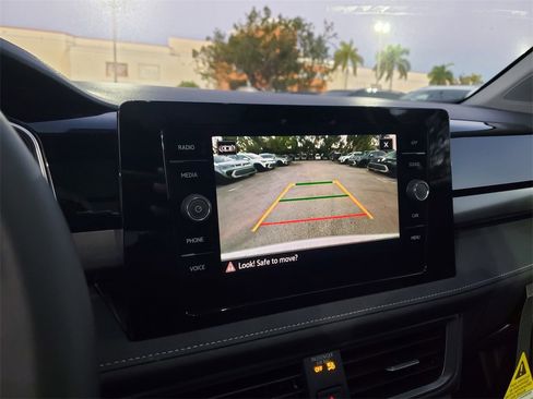 New 2025 Volkswagen Taos SE image 11