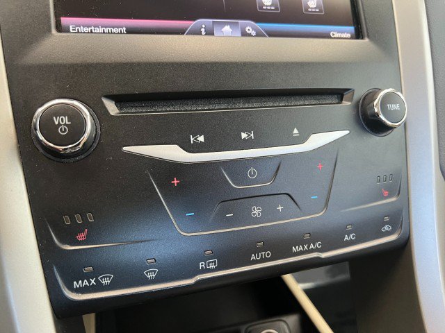 Used 2015 Ford Fusion SE w/ Equipment Group 202A FWD image 21
