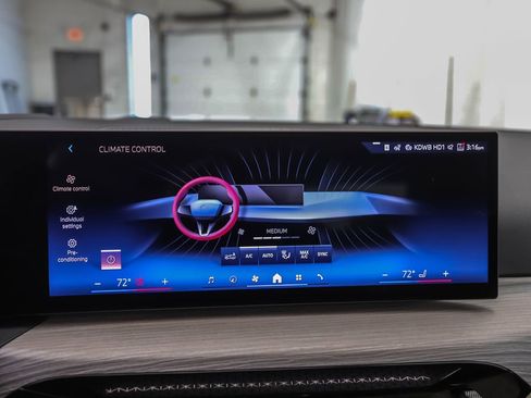 New 2026 BMW 330i xDrive Sedan w/ Premium Package AWD/4WD image 18