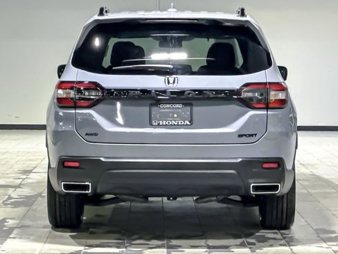 Certified 2025 Honda Pilot Sport image 9