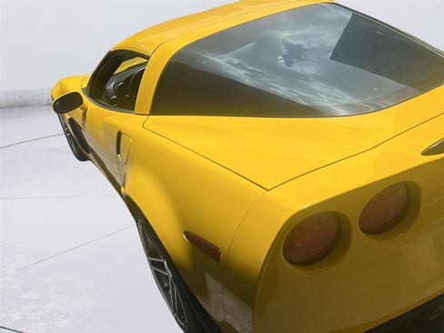 Used 2006 Chevrolet Corvette Z06 w/ Preferred Equipment Group RWD image 3