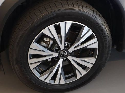 Used 2023 Nissan Rogue SV AWD/4WD image 8