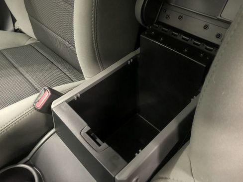 Used 2010 Jeep Wrangler Unlimited Sahara image 24