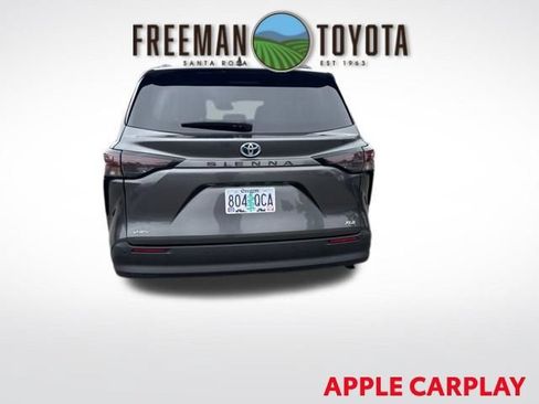Used 2025 Toyota Sienna XLE FWD image 6