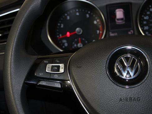 Used 2021 Volkswagen Tiguan S image 14