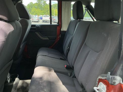 Used 2014 Jeep Wrangler Unlimited Sport w/ Connectivity Group AWD/4WD image 10