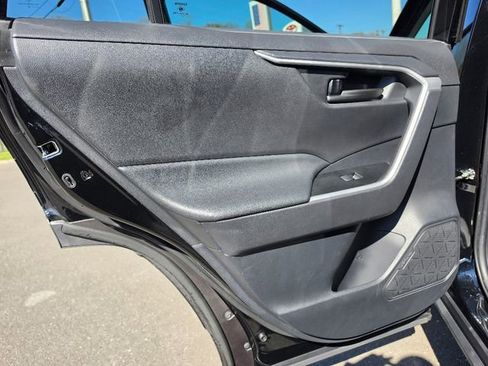 Used 2021 Toyota RAV4 LE image 23