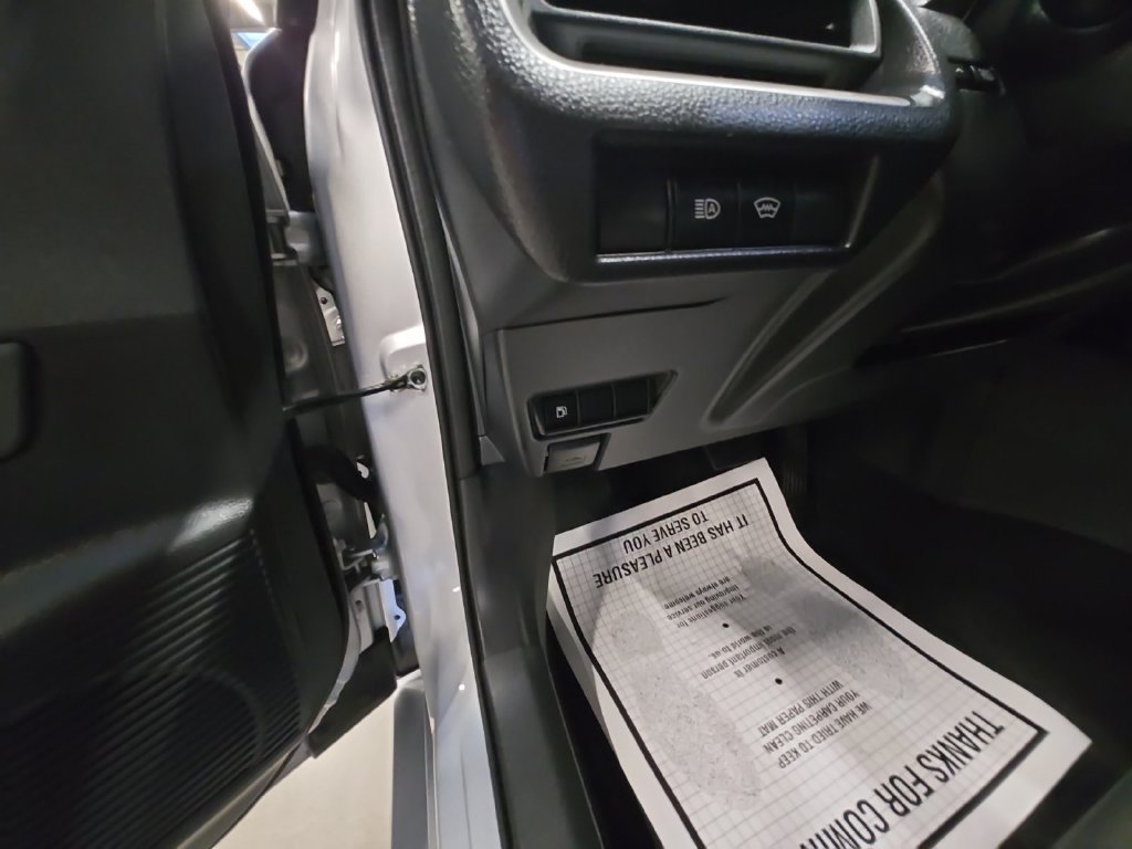 Used 2025 Toyota Prius LE FWD image 32