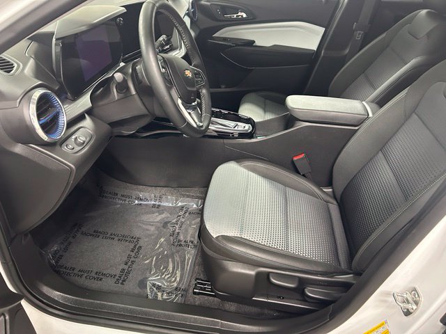 Used 2025 Chevrolet Trax LT w/ LT Convenience Package FWD image 12
