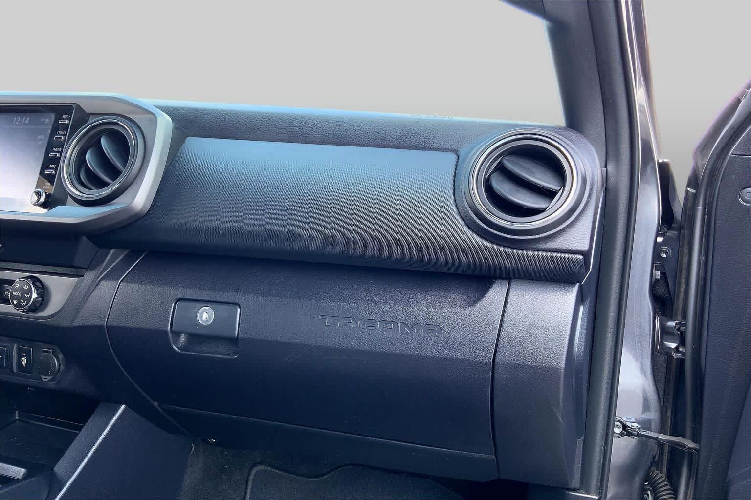 Used 2020 Toyota Tacoma TRD Off-Road w/ Technology Package AWD/4WD image 18