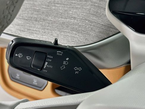 Used 2025 Volkswagen ID. Buzz 1st Edition AWD/4WD image 20