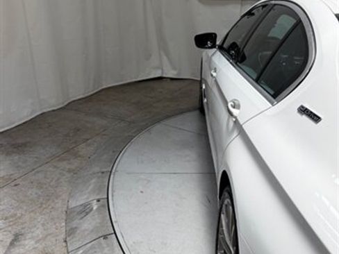 Used 2018 BMW 530e w/ Premium Package 2 RWD image 10