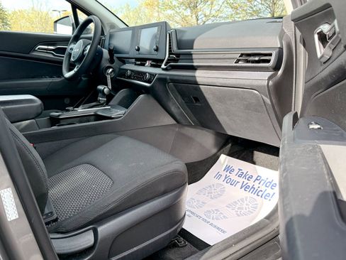 Used 2023 Kia Sportage LX image 12