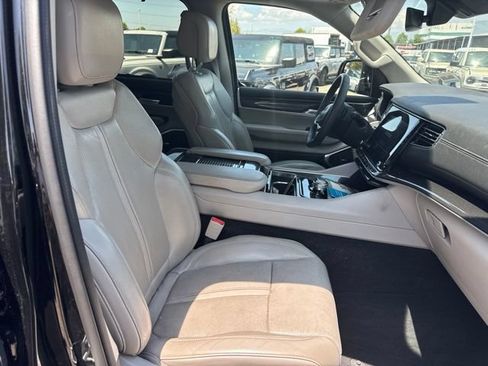 Used 2022 Jeep Wagoneer Series I w/ Convenience Group I AWD/4WD image 8