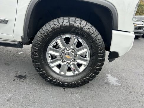 Used 2024 Chevrolet Silverado 3500 High Country w/ High Country Premium Package image 8