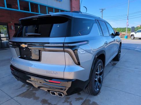 Used 2025 Chevrolet Traverse High Country w/ LPO, Floor Liner Package AWD/4WD image 8