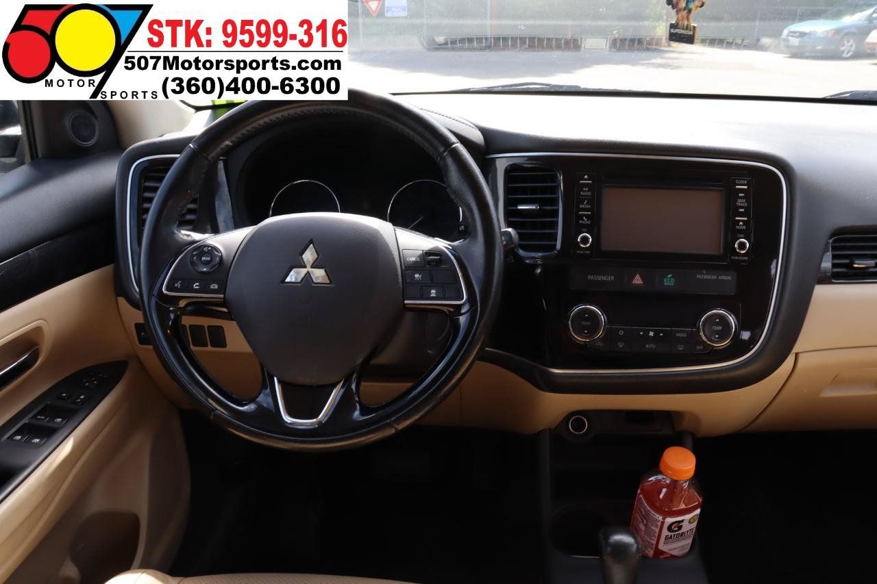 Used 2016 Mitsubishi Outlander SEL AWD/4WD image 16