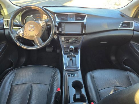Used 2019 Nissan Sentra SR w/ Premium Package (SR) image 11