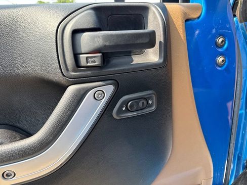 Used 2015 Jeep Wrangler Sahara w/ Connectivity Group AWD/4WD image 21