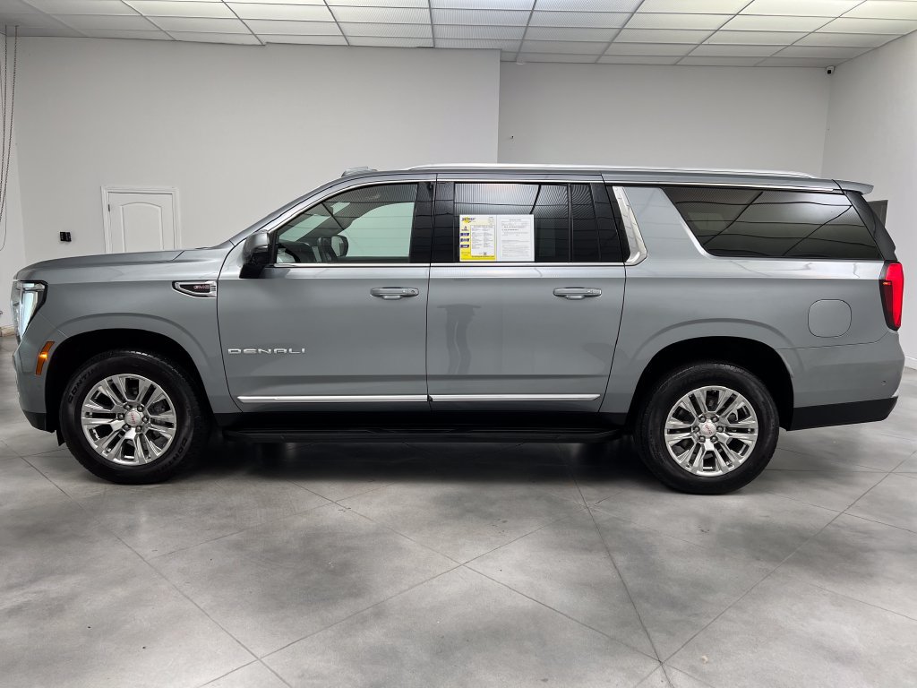 Used 2025 GMC Yukon XL Denali RWD image 5