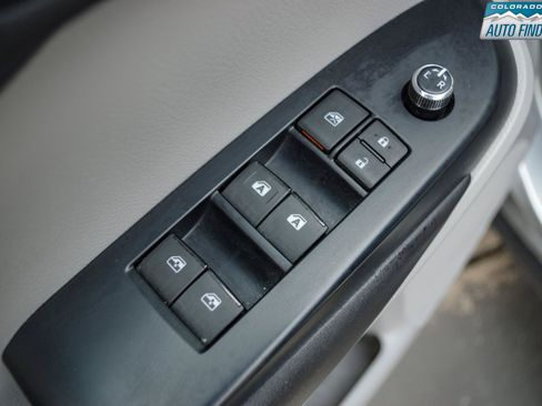Used 2019 Toyota Highlander Plus AWD/4WD image 11