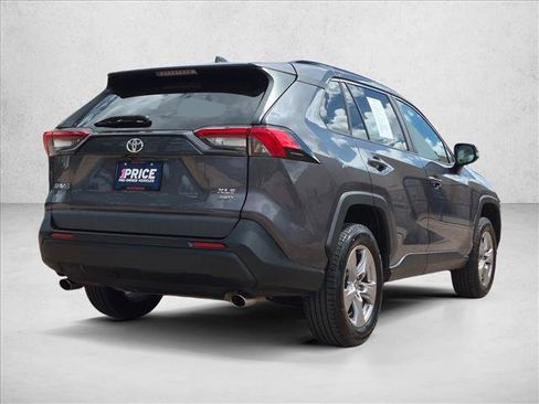 Used 2022 Toyota RAV4 XLE AWD/4WD image 5