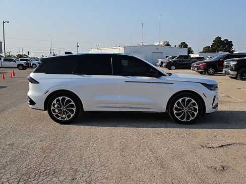 Used 2024 Lincoln Nautilus Reserve w/ Equipment Group 202A AWD/4WD image 9
