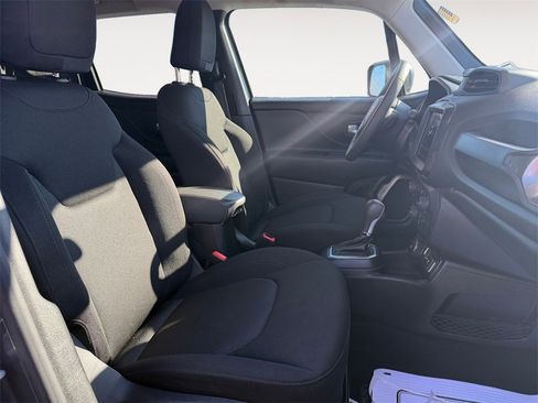 Used 2023 Jeep Renegade Latitude image 15