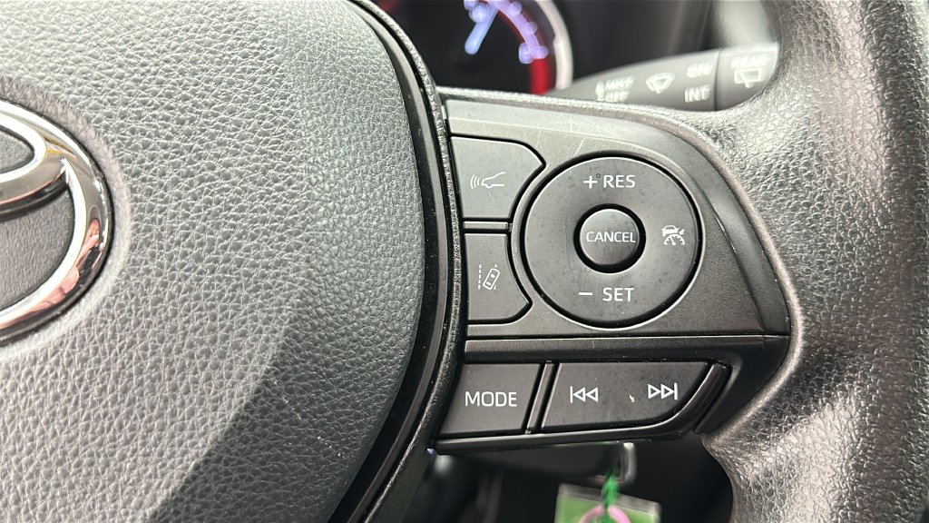 Used 2025 Toyota RAV4 LE AWD/4WD image 16