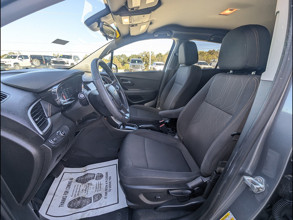 Used 2020 Chevrolet Trax LT AWD/4WD image 17