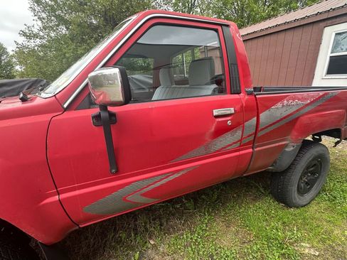 Used 1988 Toyota Pickup 4x4 Regular Cab image 6