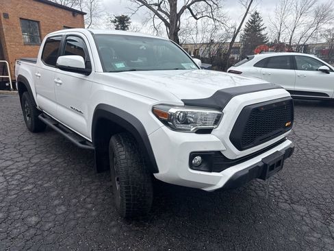 Used 2016 Toyota Tacoma TRD Off-Road w/ Towing Package image 9