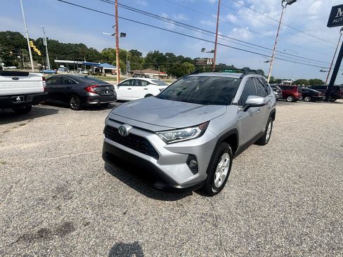 Used 2020 Toyota RAV4 XLE AWD/4WD image 7