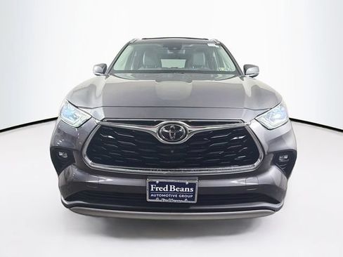 Used 2021 Toyota Highlander Platinum AWD/4WD image 2