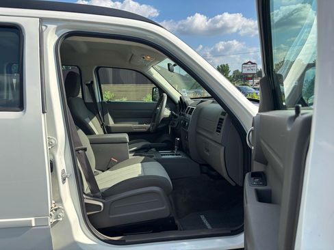 Used 2009 Dodge Nitro SE AWD/4WD image 36