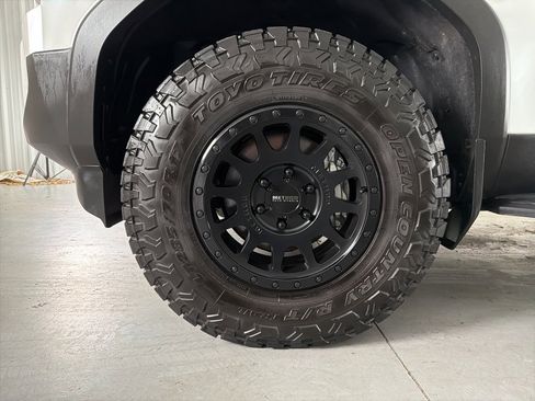 Used 2024 Toyota Land Cruiser image 4