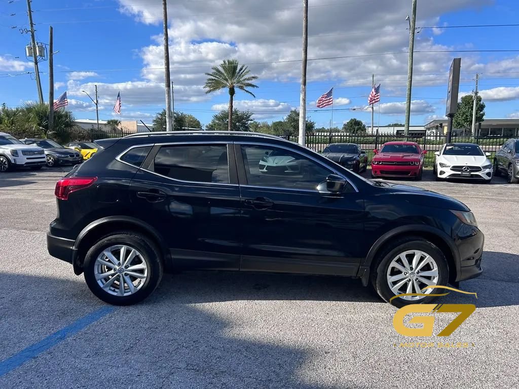 Used 2017 Nissan Rogue Sport SV FWD image 3